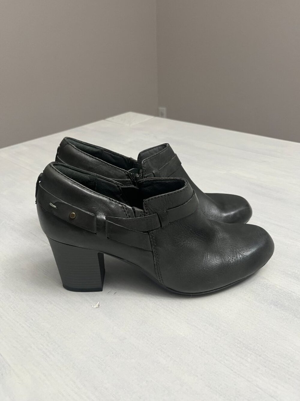Clarks Leather Block Heel Strap Ankle Boots in Dark Gray